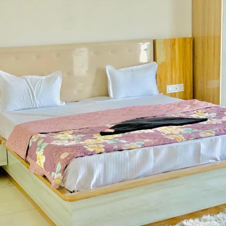 The Silver Tulip Hotell Ludhiana Eksteriør bilde