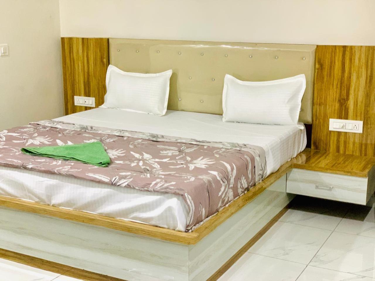 The Silver Tulip Hotell Ludhiana Eksteriør bilde